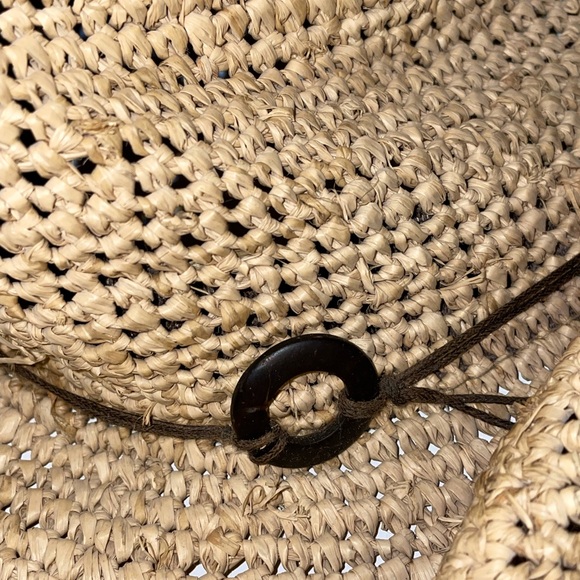 REI - Outdoor Hat - Picture 2 of 9